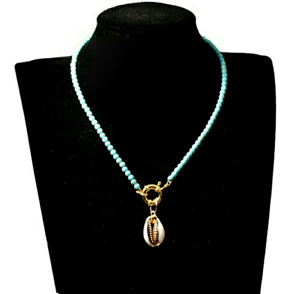 Natural Cowrie Shell Necklace - Picture 4 of 8